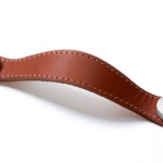 Gela bútorfogantyú 128 mm világosbarna bőr - Hettich 9113645
