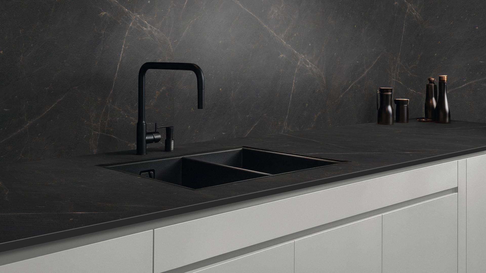 Marble Emperador kompakt munkalap, fekete mag - Kaindl K2884 PH
